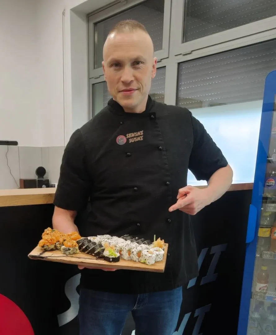 Właściciel senshi sushi radom Piotr Fajks