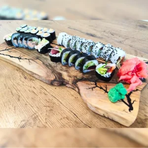 Zdjęcie przedstawia zestaw sushi nagasaki set