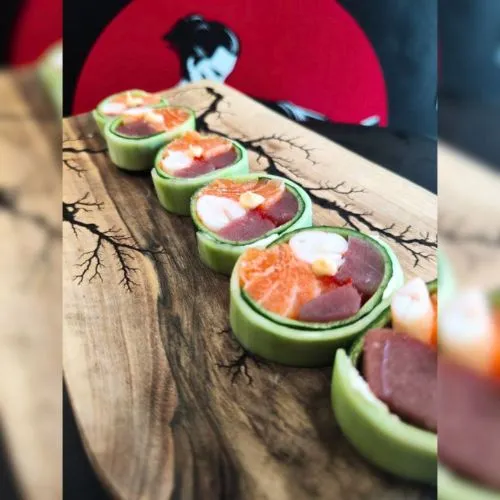 Zdjęcie przedstawia rolki sushi bez ryżu