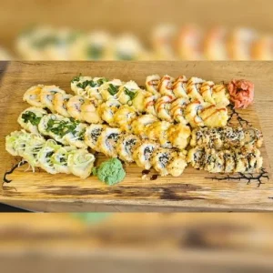 Zdjęcie przedstawia zestaw sushi tokio set